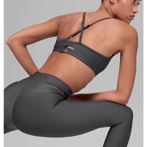 ALO yoga anthracite intrigue Bra